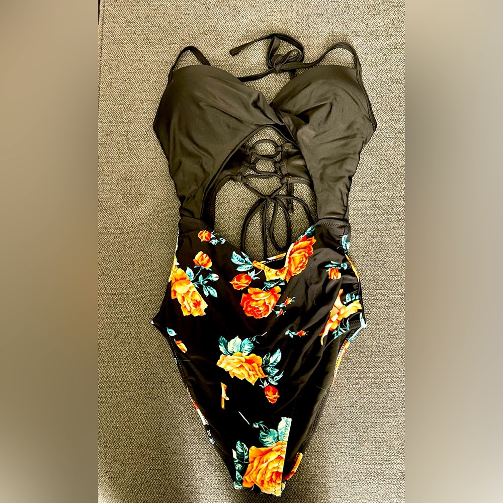 Brand New Cupshe Full Piece Bathing Suit